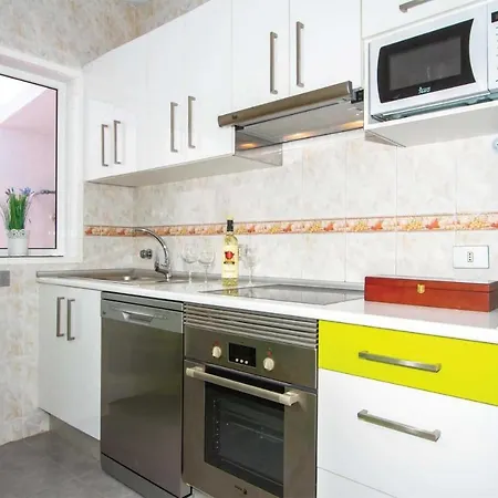 Вілла Puerto Del Carmen Sleeps 6 Wifi *